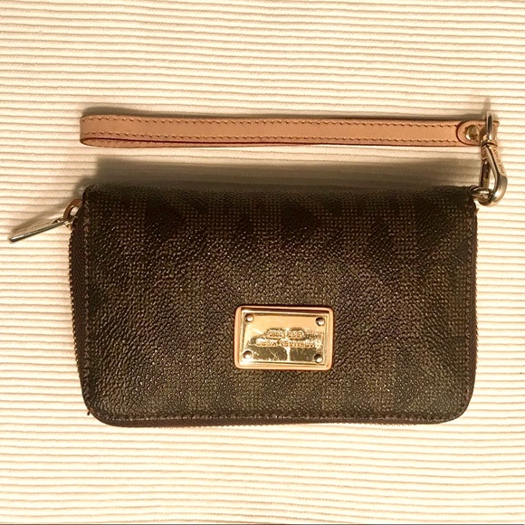 Michael Kors Handbags - MICHAEL KORS Wallet Wristlet